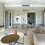 Luxurious Central Apartment