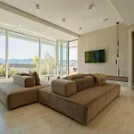 Luxurious Central Apartment